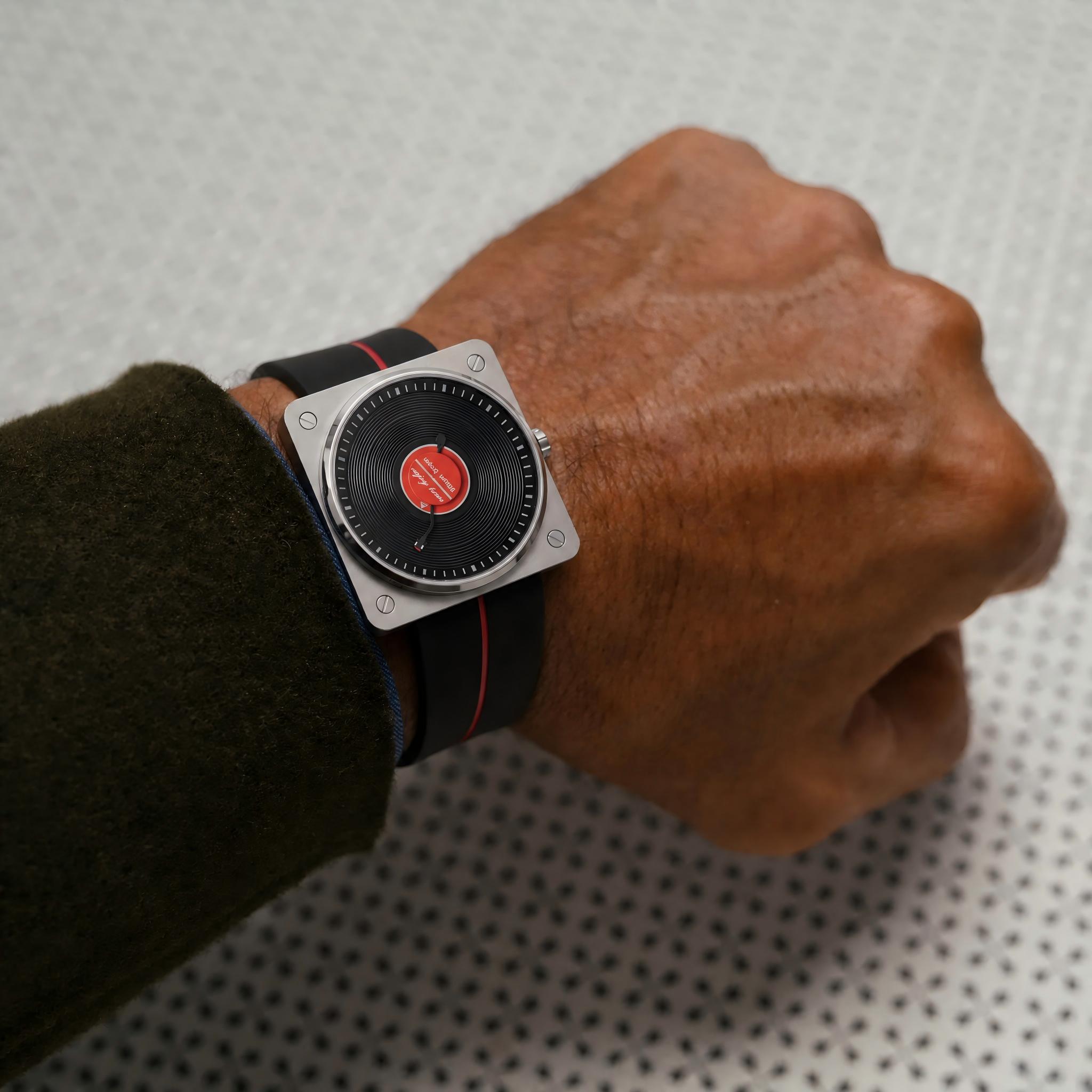 Vintage Watch Collecting - SKU Vinyl Record Quartz Herenhorloges voor