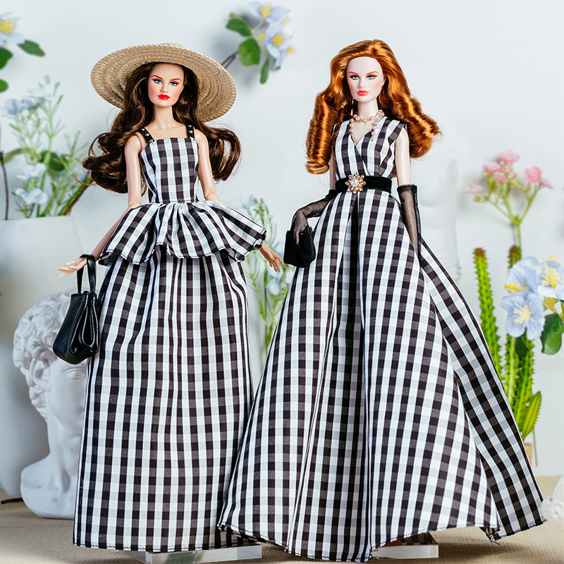 Vintage Collectible And Vintage Dolls - 32 cm Supermodel Poppenkleertjes Pak Europese