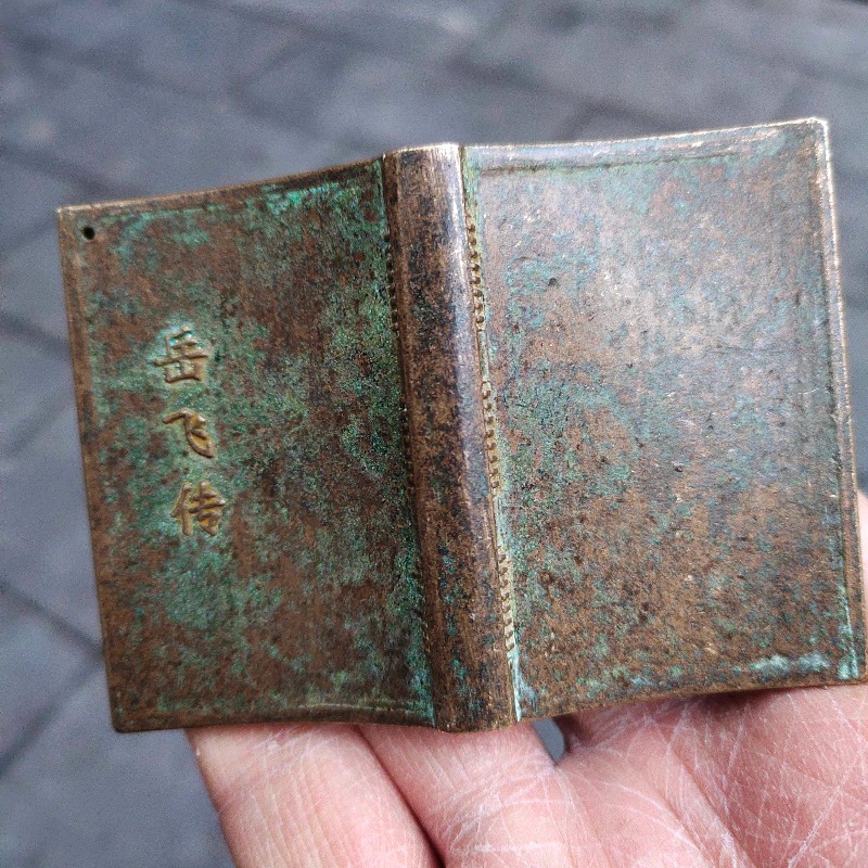 Antiek bronzen mini-boekamulet - Vintage And Collectible Books recensie en prijs