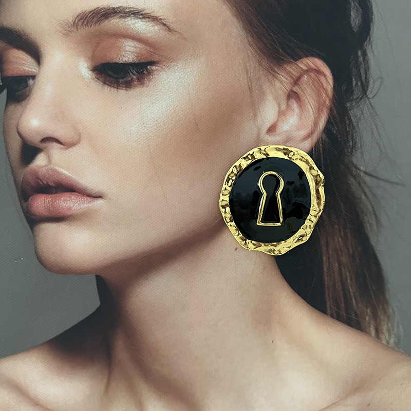 Overdreven Zwart Geëmailleerde - Vintage Collectible Jewelry recensie en prijs